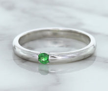 Load image into Gallery viewer, 0.10ct Round Tsavorite Ring in 18K White Gold