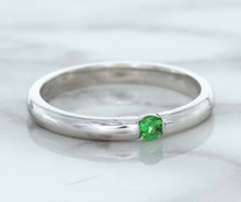 Load image into Gallery viewer, 0.10ct Round Tsavorite Ring in 18K White Gold