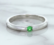 Load image into Gallery viewer, 0.10ct Round Tsavorite Ring in 18K White Gold