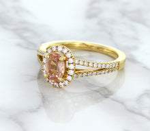 Load image into Gallery viewer, 0.96ct Oval Padparadscha Ring with Diamond Halo in 18K Rose Gold