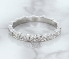 Load image into Gallery viewer, 2.5mm Scalloped Band in 14K White Gold