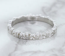 Load image into Gallery viewer, 2.5mm Scalloped Band in 14K White Gold