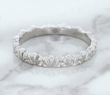 Load image into Gallery viewer, 2.5mm Scalloped Band in 14K White Gold