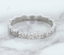 Load image into Gallery viewer, 2.5mm Scalloped Band in 14K White Gold