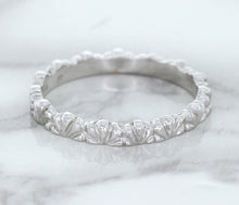 Load image into Gallery viewer, 2.5mm Scalloped Band in 14K White Gold