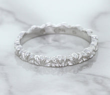 Load image into Gallery viewer, 2.5mm Scalloped Band in 14K White Gold