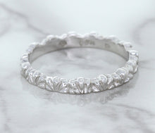 Load image into Gallery viewer, 2.5mm Scalloped Band in 14K White Gold