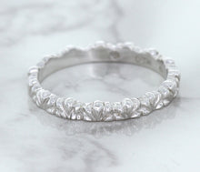 Load image into Gallery viewer, 2.5mm Scalloped Band in 14K White Gold
