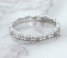 Load image into Gallery viewer, 2.5mm Scalloped Band in 14K White Gold