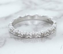 Load image into Gallery viewer, 2.5mm Scalloped Band in 14K White Gold