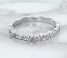 Load image into Gallery viewer, 2.5mm Scalloped Band in 14K White Gold