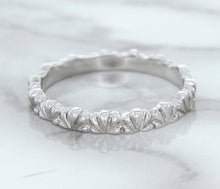 Load image into Gallery viewer, 2.5mm Scalloped Band in 14K White Gold