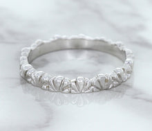 Load image into Gallery viewer, 2.5mm Scalloped Band in 14K White Gold