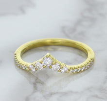 Load image into Gallery viewer, 0.38ctw Diamond Pointed Band in 18K Yellow Gold