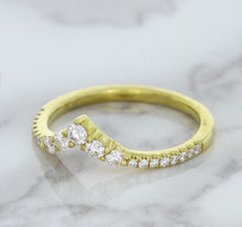 Load image into Gallery viewer, 0.38ctw Diamond Pointed Band in 18K Yellow Gold
