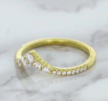 Load image into Gallery viewer, 0.38ctw Diamond Pointed Band in 18K Yellow Gold