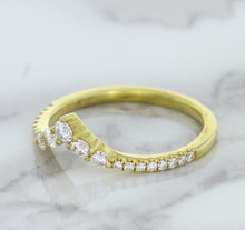 Load image into Gallery viewer, 0.38ctw Diamond Pointed Band in 18K Yellow Gold