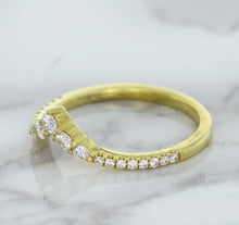 Load image into Gallery viewer, 0.38ctw Diamond Pointed Band in 18K Yellow Gold