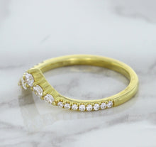 Load image into Gallery viewer, 0.38ctw Diamond Pointed Band in 18K Yellow Gold