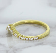 Load image into Gallery viewer, 0.38ctw Diamond Pointed Band in 18K Yellow Gold