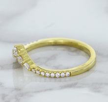 Load image into Gallery viewer, 0.38ctw Diamond Pointed Band in 18K Yellow Gold