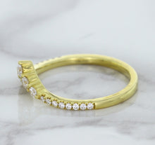 Load image into Gallery viewer, 0.38ctw Diamond Pointed Band in 18K Yellow Gold