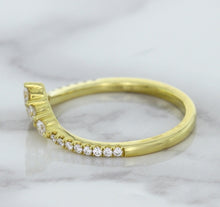Load image into Gallery viewer, 0.38ctw Diamond Pointed Band in 18K Yellow Gold