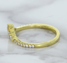 Load image into Gallery viewer, 0.38ctw Diamond Pointed Band in 18K Yellow Gold