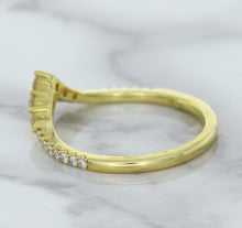 Load image into Gallery viewer, 0.38ctw Diamond Pointed Band in 18K Yellow Gold