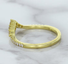 Load image into Gallery viewer, 0.38ctw Diamond Pointed Band in 18K Yellow Gold