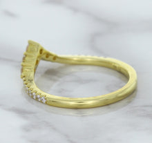 Load image into Gallery viewer, 0.38ctw Diamond Pointed Band in 18K Yellow Gold
