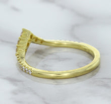 Load image into Gallery viewer, 0.38ctw Diamond Pointed Band in 18K Yellow Gold