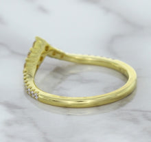 Load image into Gallery viewer, 0.38ctw Diamond Pointed Band in 18K Yellow Gold