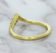 Load image into Gallery viewer, 0.38ctw Diamond Pointed Band in 18K Yellow Gold