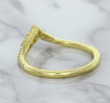 Load image into Gallery viewer, 0.38ctw Diamond Pointed Band in 18K Yellow Gold