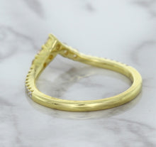 Load image into Gallery viewer, 0.38ctw Diamond Pointed Band in 18K Yellow Gold