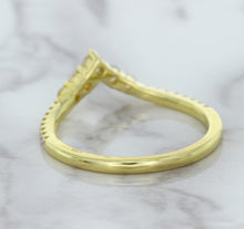 Load image into Gallery viewer, 0.38ctw Diamond Pointed Band in 18K Yellow Gold