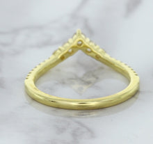 Load image into Gallery viewer, 0.38ctw Diamond Pointed Band in 18K Yellow Gold