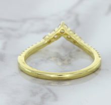 Load image into Gallery viewer, 0.38ctw Diamond Pointed Band in 18K Yellow Gold