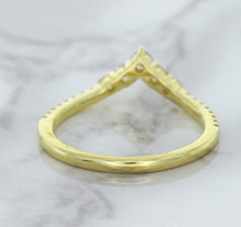 Load image into Gallery viewer, 0.38ctw Diamond Pointed Band in 18K Yellow Gold