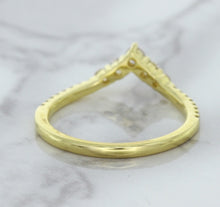 Load image into Gallery viewer, 0.38ctw Diamond Pointed Band in 18K Yellow Gold