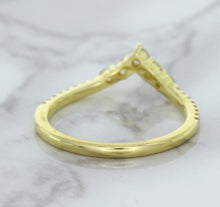 Load image into Gallery viewer, 0.38ctw Diamond Pointed Band in 18K Yellow Gold