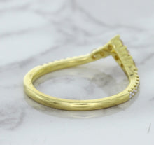 Load image into Gallery viewer, 0.38ctw Diamond Pointed Band in 18K Yellow Gold