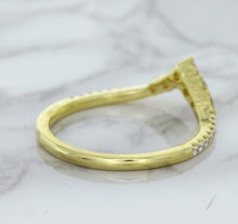 Load image into Gallery viewer, 0.38ctw Diamond Pointed Band in 18K Yellow Gold