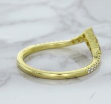 Load image into Gallery viewer, 0.38ctw Diamond Pointed Band in 18K Yellow Gold