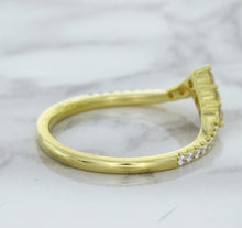 Load image into Gallery viewer, 0.38ctw Diamond Pointed Band in 18K Yellow Gold