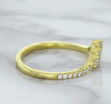 Load image into Gallery viewer, 0.38ctw Diamond Pointed Band in 18K Yellow Gold