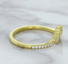 Load image into Gallery viewer, 0.38ctw Diamond Pointed Band in 18K Yellow Gold