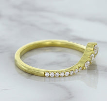 Load image into Gallery viewer, 0.38ctw Diamond Pointed Band in 18K Yellow Gold