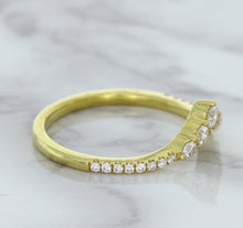 Load image into Gallery viewer, 0.38ctw Diamond Pointed Band in 18K Yellow Gold
